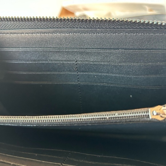 NIB 3PC Printed Canvas Wallet Set, “O” Design (not Coach), Dust bag included - Picture 8 of 11